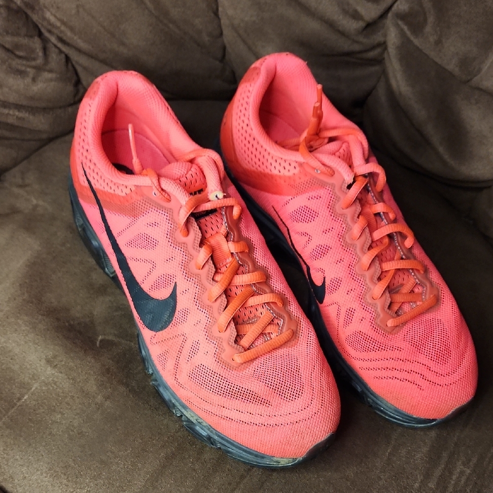 Nike Women's Coral and Black Athletic Shoes